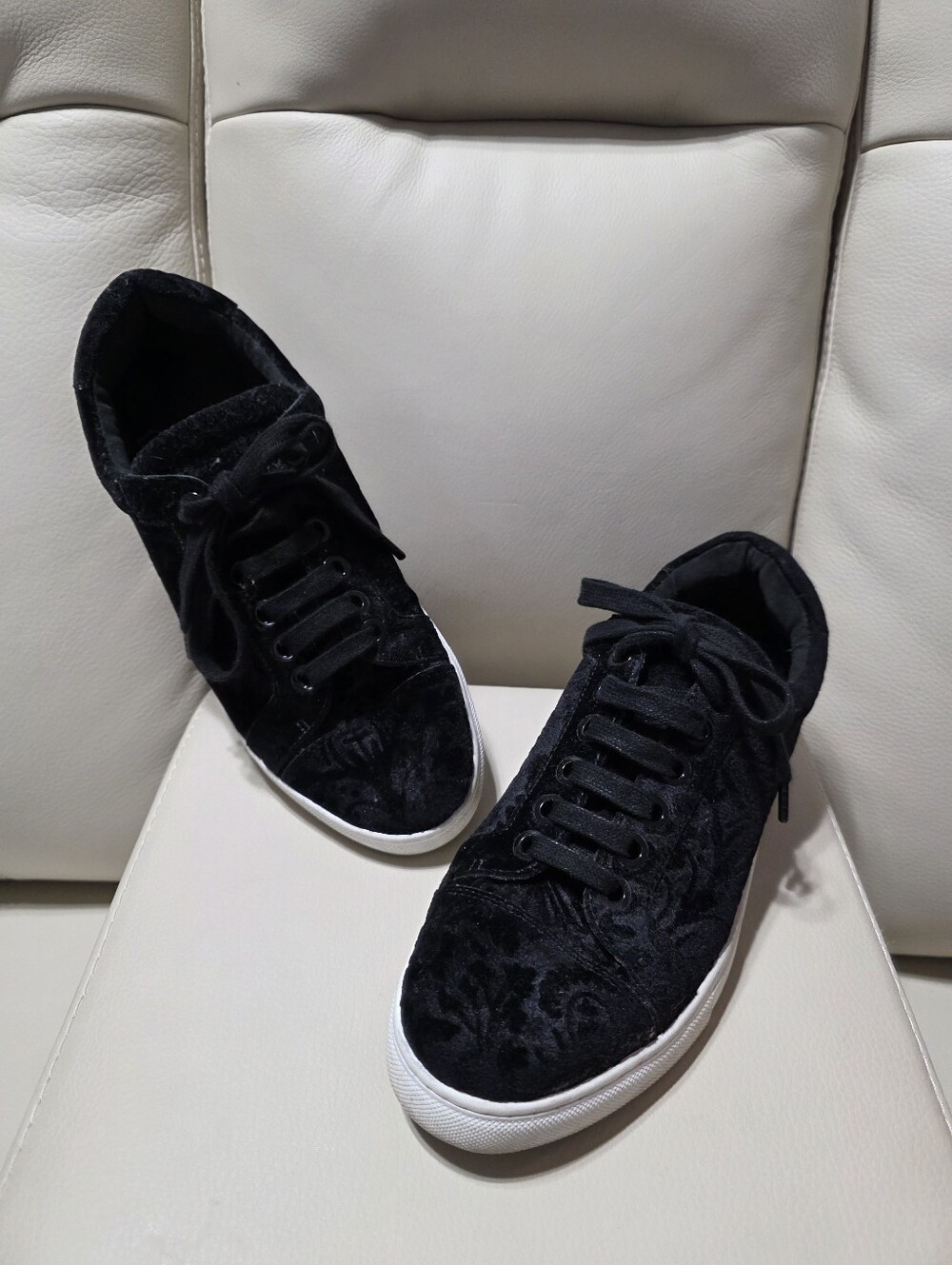 #5 🌹Rebecca Minkoff Black Velvet Lace Sneakers